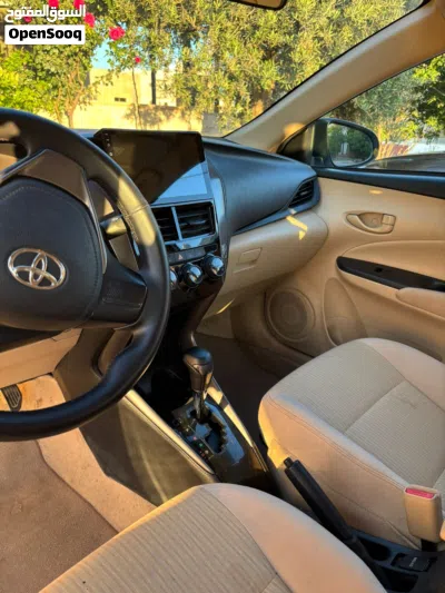 Toyota Yaris E 4