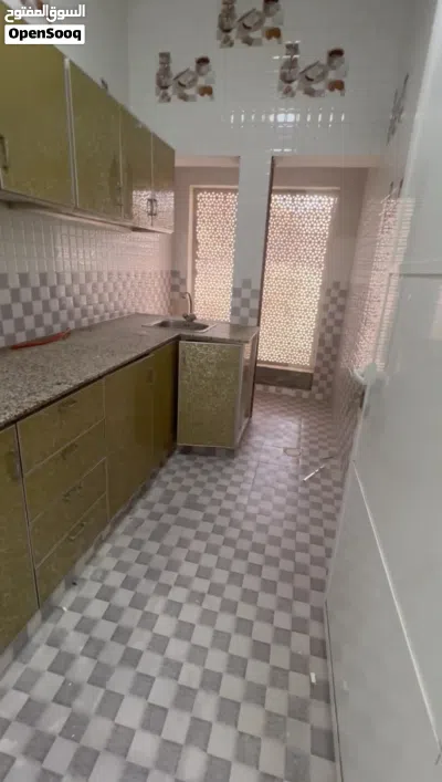 شقة للإيجار العامرات المحج 2