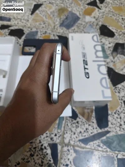 ريلمي gt 2 pro نسخة عالمي اذكرة 256 رام 12 نظافة 99% للبيع سعر 375 مجال بسيط عنواني بغداد اي استفسا 2
