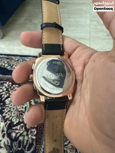 ساعة فوسيل اصلية ماركة معروفة وساعة أنيقة وجميلة 3