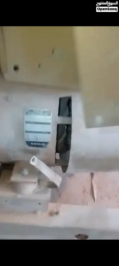 لفة توليد كهرباء صناعه امريكيه بقوة 25kva بجهد 220 معاها سكيدها وخزان النافطه 3