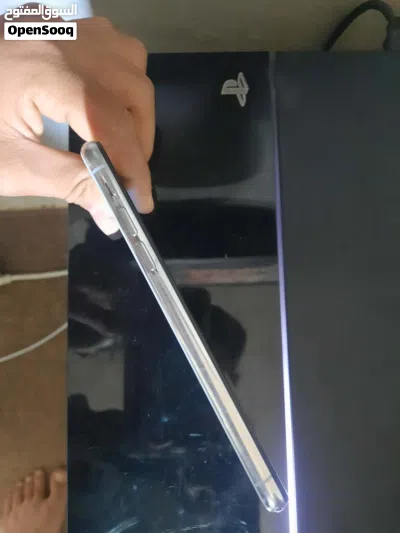لون ابيض IPhone XS 4