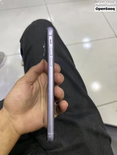 للبيع iPhone 11 سعة 256GB 4