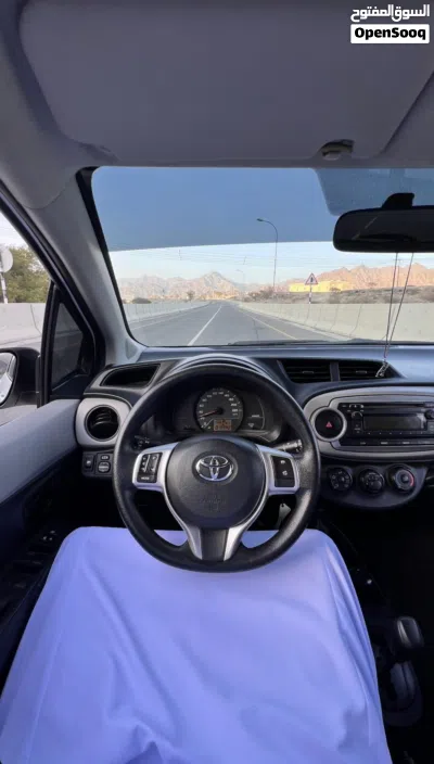 Toyota Yaris Basic 2