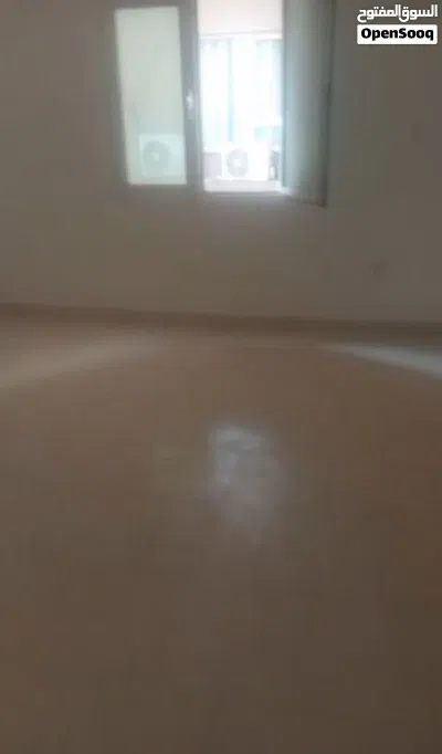 للإيجار شقه غرفتين حمامين غرفه خادمه ميدان حولي 2