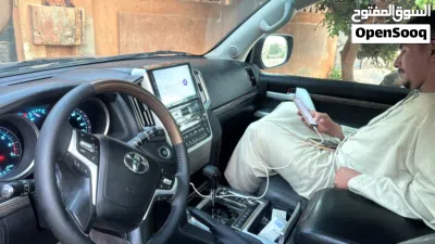 Toyota Land Cruiser GXR 2