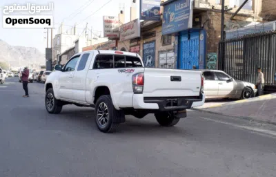 Toyota Tacoma TRD Off-Road 3
