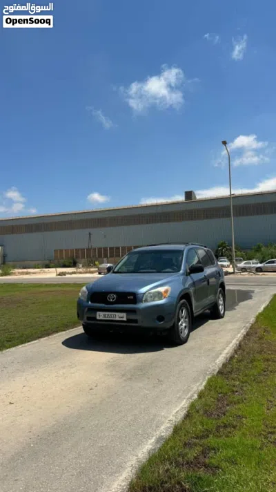 Toyota RAV 4 LE 3