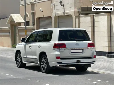 Toyota Land Cruiser Grand Touring 4