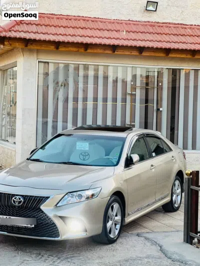 Toyota Camry SE 2