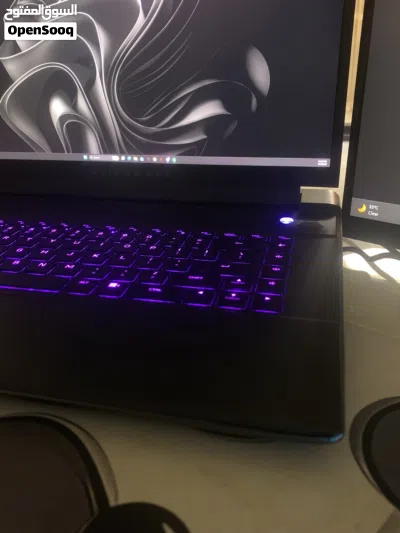 للبيع Alienware m16 R1 AMD 3