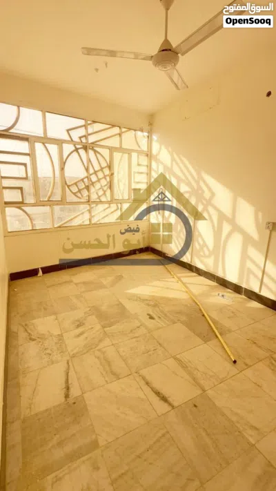 دار تجاري للايجار في منطقة الحكيمية مساحة 125 4