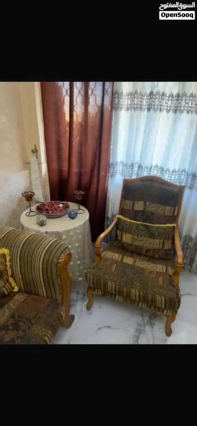 طقم كنب 7 مقاعد مع طاولات 2