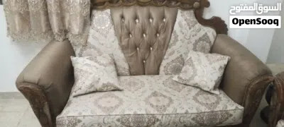 طقم كنب لون بني وبيج للبيع 3