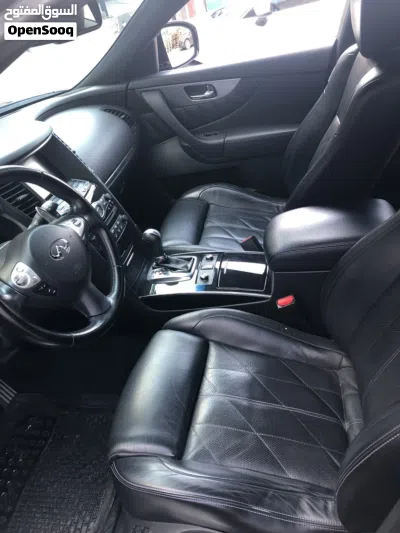 Infiniti QX70 Sport 4