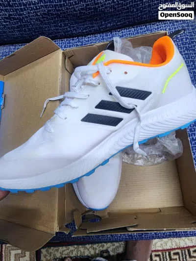 Orignal adidas shoe for sale new unused with box size 42. 2
