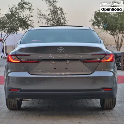 Toyota Camry E Plus HEV 4