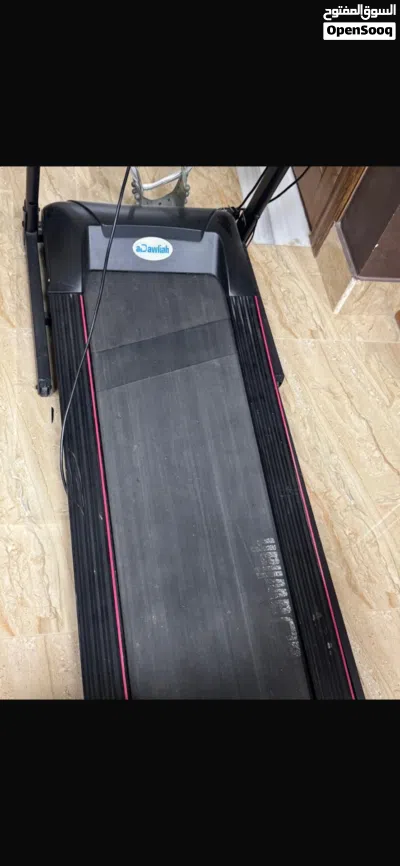 جهاز مشي ممتاز جدا مواصفات عاليه ويوجد جهاز رجاج لنحت الخصر استخدام سنه فقط 3