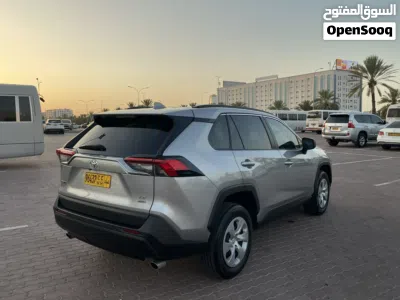 Toyota RAV 4 LE 2