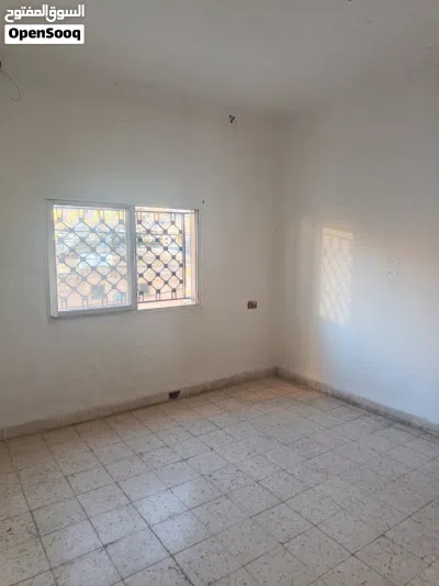 بيت مستقل للبيع في عمان منطقة الحرشه ماركا الجنوبيه مكون من طابقين ومخزن بسعر 38000 البيع كاش فقط 4
