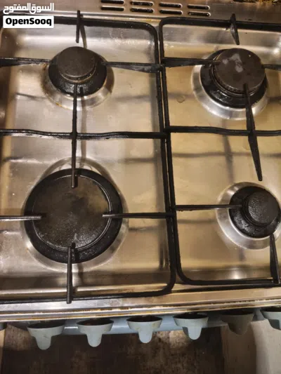 طباخ اربعه شعله وفرن يعمل بحاله جيده توجد عين لاتعمل فقط 3