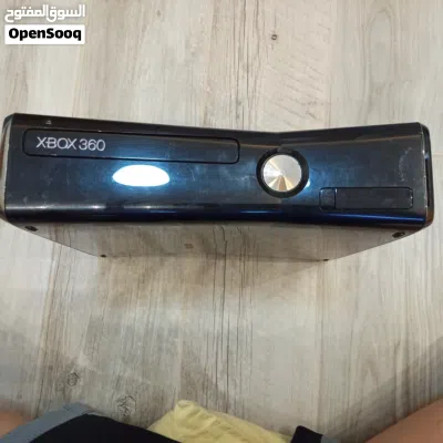 اكس بوكس 360 جديد بحاله الوكاله مع يدتين شغالين مع اسلاك الشبكه الاصليه بتشتغل عليه الالعاب كثير 2