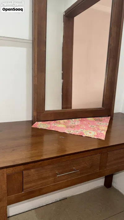 مكتب مع مرايه 2
