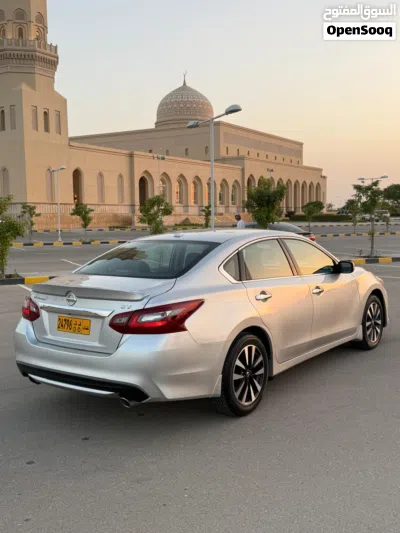 Nissan Altima SV 4