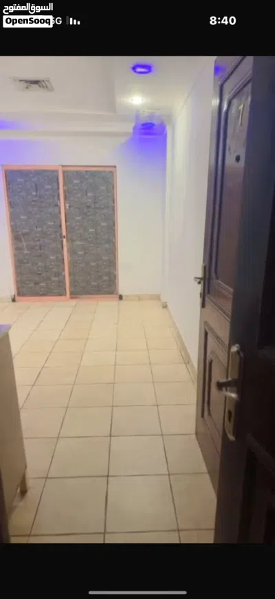 استديو للإيجار حولي شارع شرحبيل عند دوار السفريات عماره كنافه علبال مقابل بن السلطان 2
