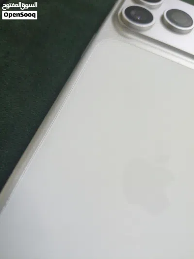ايفون 17 برو ماكس طبق الاصل مع خدوش بسيطه في الشاشة الحاله ممتازه 2