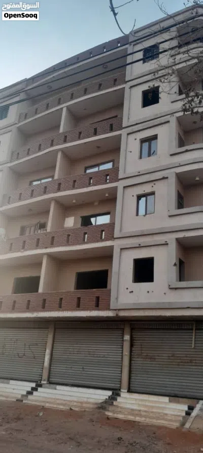 للايجار عماره خمسه طوابق مقابل حديقةالقرشي شارع رئيسي ارضي 4 دكاكنين كبيرة +بدروم + سطوح+ اس 3