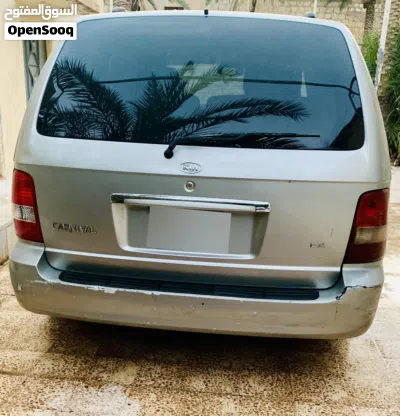 Kia Carnival EX 2