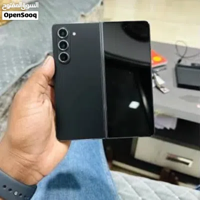 سامسونغ z فولد 5 مساحة 512 جيبي يدعم شبكة 5G الرامات 12 جيبي لون اسود للبيع بسعر العرض 3