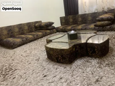 جلسة أرضية عربية فخمة جداً (صوف) مع طاولتها للبيع بسعر منافس وقابل للتفاوض 4