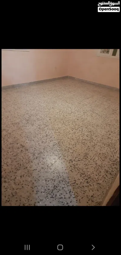 منزل للايجار في منطقة السبعه بعد جامع التوبه عاليسار يحتوي علي تلاته غرف وحمام ومطبخ والجيران 100% 3