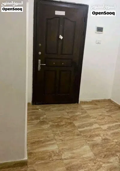 الوسيط لدينا شقه طابق التاني مطلوب اسرة صغيرة مكان الحشان قرب مدرسة أم القري سعر قابل للتفاوض 3