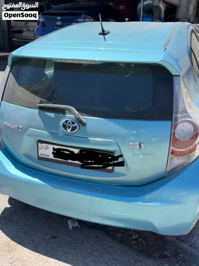 Toyota Prius Prius C 4