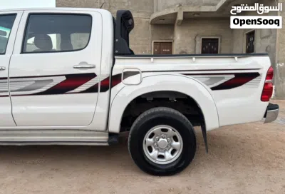 Toyota Hilux Standard 2