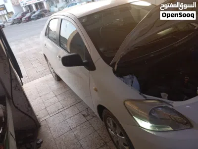 Toyota Yaris E 4