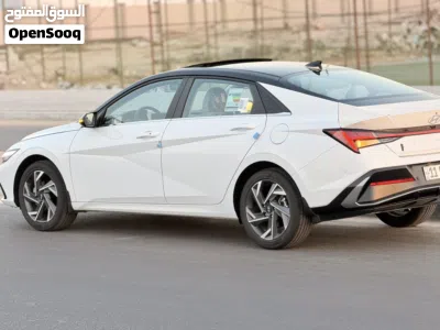 Hyundai Elantra Standard 3