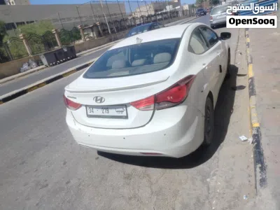 Hyundai Elantra Standard 4