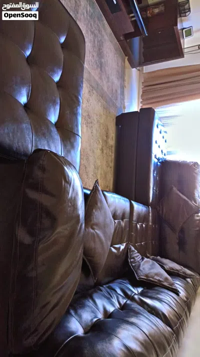 طقم كنب جلد Ashley Home للبيع المستعجل بسبب السفر 3