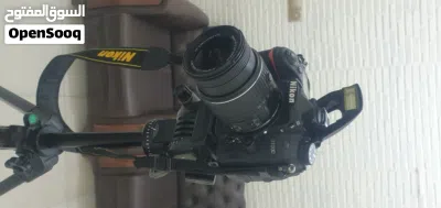 كاميرا نيكون D7000 مه ملحقاتها مع ستاند هيدروليك مضاد اهتزاز 2