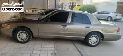 Ford Crown Victoria Standard 4