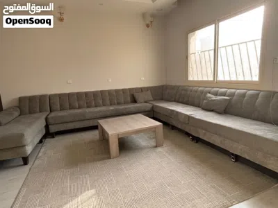 كنب جميل اخضر قماش كب اوتيلات استخدام سنتين فقط عيوبه بويه الارجل مقشره مافي اي شي 2