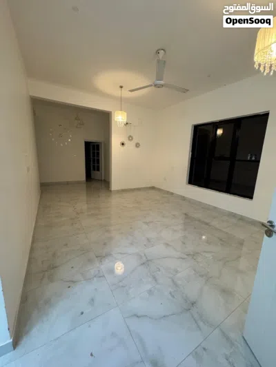 للإيجار شقة سكنية مميزة في الموالح الجنوبية 3