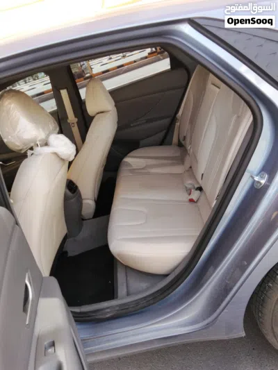 Hyundai Elantra Limited 4