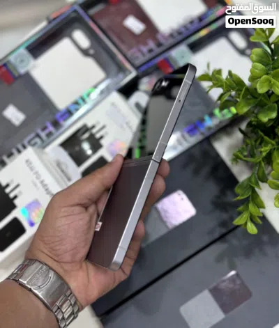 عرض خاص : Samsung Z flip 6 256gb هواتف بحالة الوكالة بدون اي شموخ أو مشاكل مع ضمان و ملحقات 4