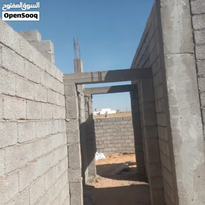 منزل تحت الإنشاء للبيع بمنطقة الرمله.قصربن غشير بالقرب من محلات الناوي.قوعد وعرص موتق بالفيدويات 3