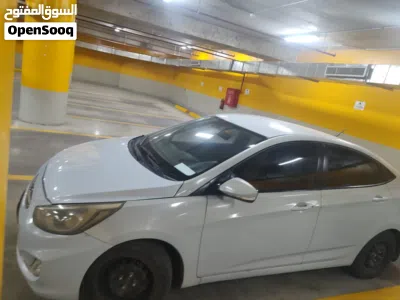 Hyundai Accent SEL 2